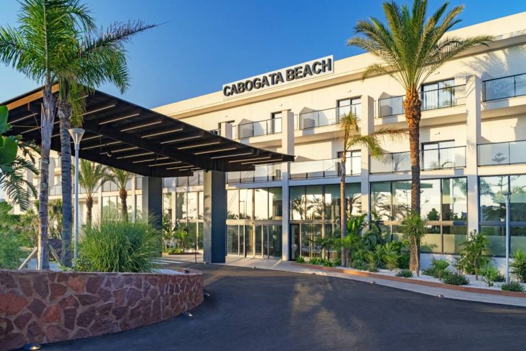 Cabogata Beach Hotel